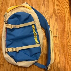 Patagonia Atom 8L Sling Bag - Blue/Cream/Pink